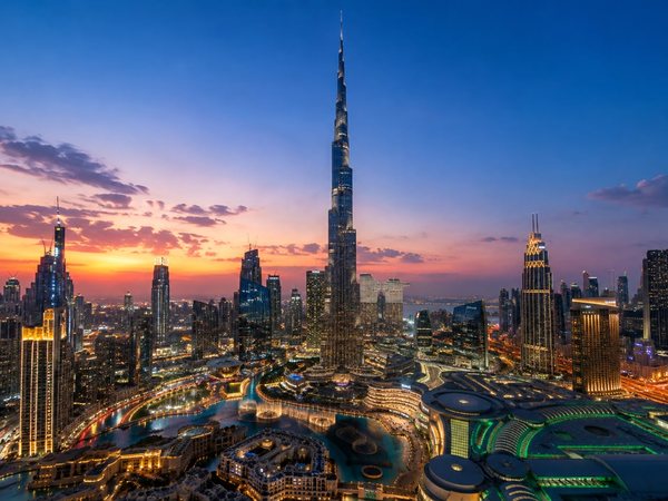 Burj Khalifa and the Dubai skyline at dusk